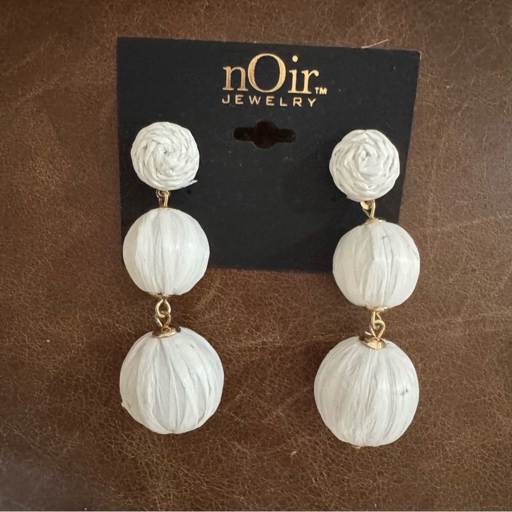NEW Noir Jewelry Boho White Ball Flower Tier Drop Earrings